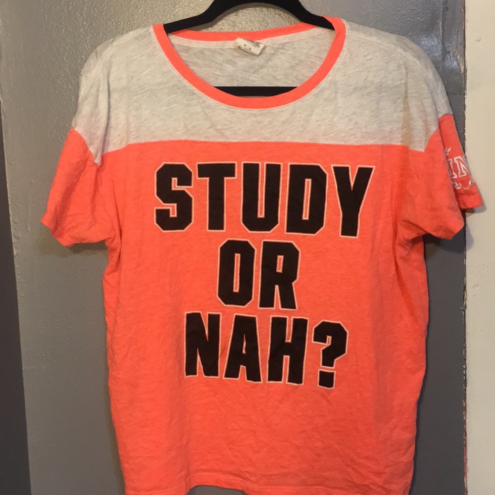 Short sleeved VS pink tee